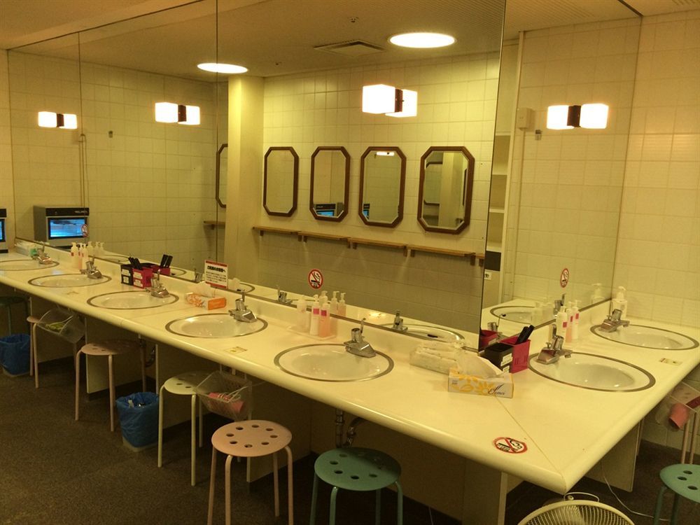 Capsule Hotel Asahi Plaza Shinsaibashi Osaka Exterior foto
