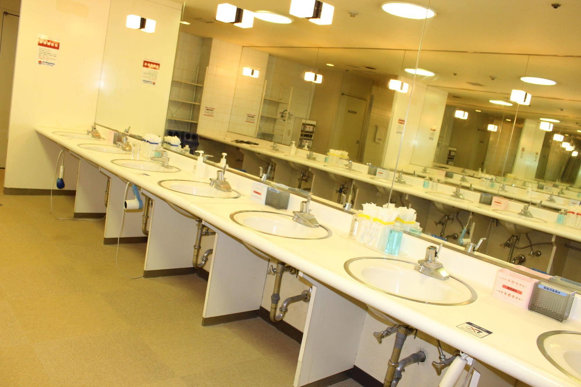 Capsule Hotel Asahi Plaza Shinsaibashi Osaka Exterior foto