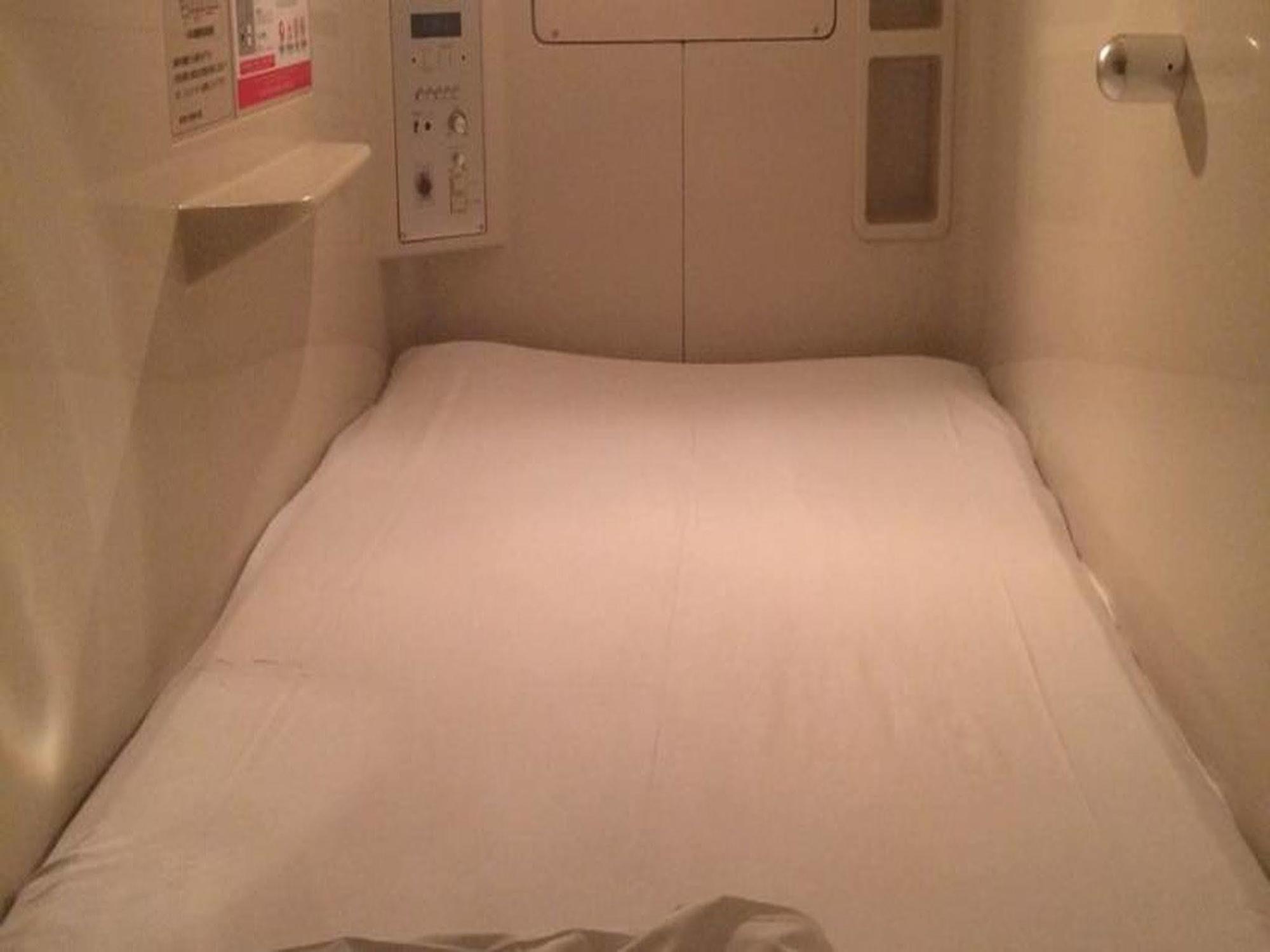 Capsule Hotel Asahi Plaza Shinsaibashi Osaka Exterior foto